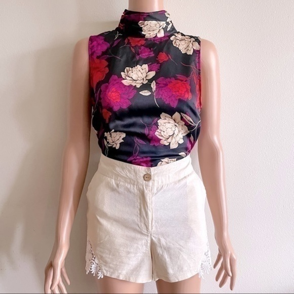 Vince Camuto Floral Top - Picture 3 of 11